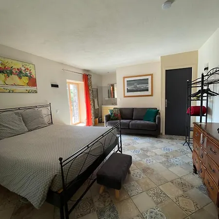 Le Domaine De La Plume Guest house